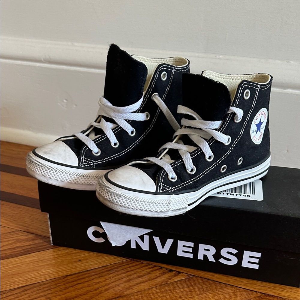 Boys Converse Black and White High-Tops Size 1 Youth